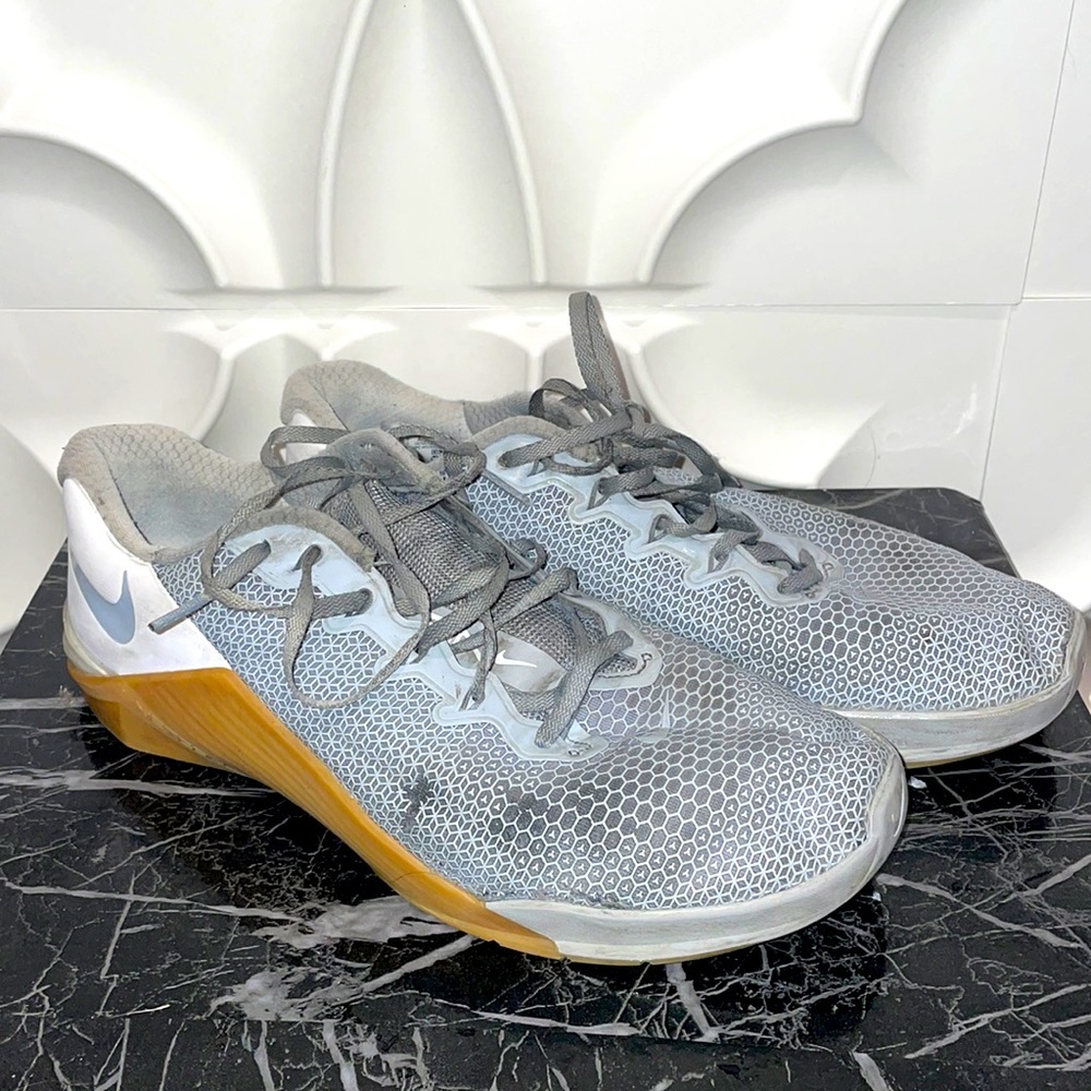 Nike Metcon 5 Wolf Grey Gum White Training Shoes size 11.5